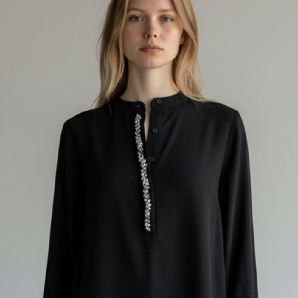 NWT - Simply Vera Vera Wang -  Black Top with Jeweled Button Neckline sz Small